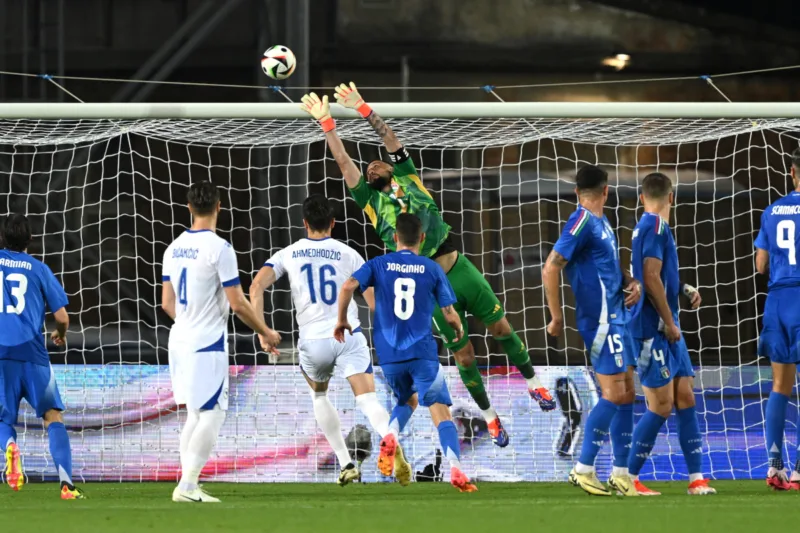 Gianluigi-Donnarumma-Italy-Bosnia-save