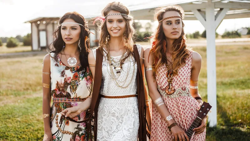 Three cute beautiful hippie girl in the setting sun, outdoors, t