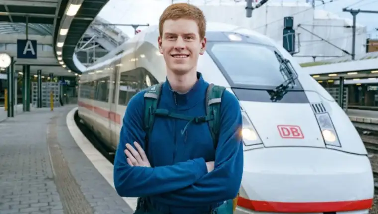 Meet-Lasse-Stolley-the-teenager-who-lives-on-a-train1