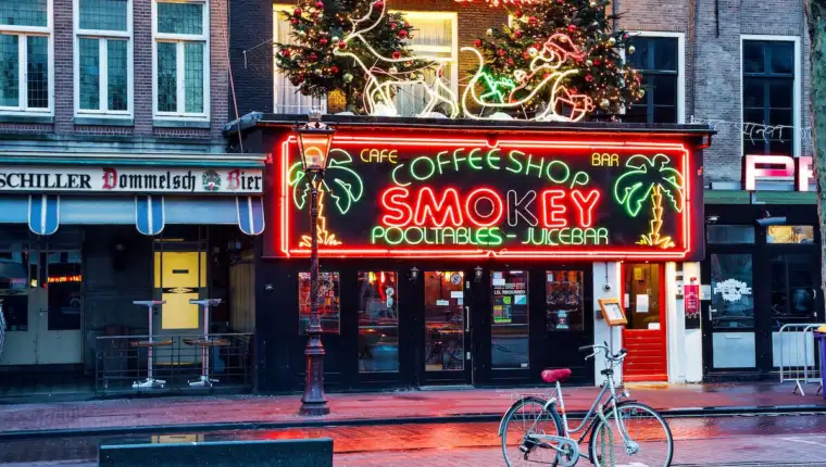 Amsterdam-coffeeshop-1200x853
