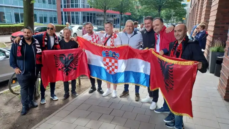 hrvatski-i-albanski-navijači