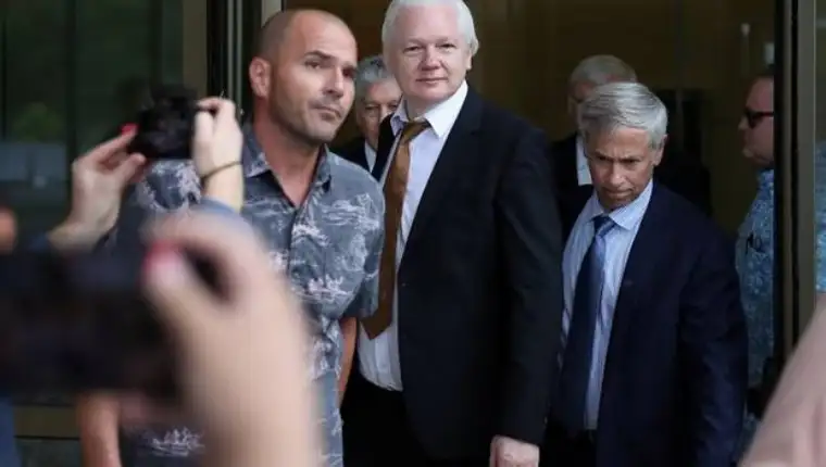 julian assange