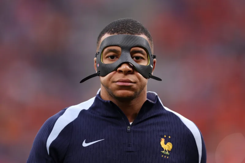 mbappe maska