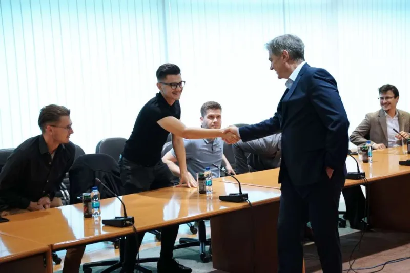 zvizdic parlamentarci