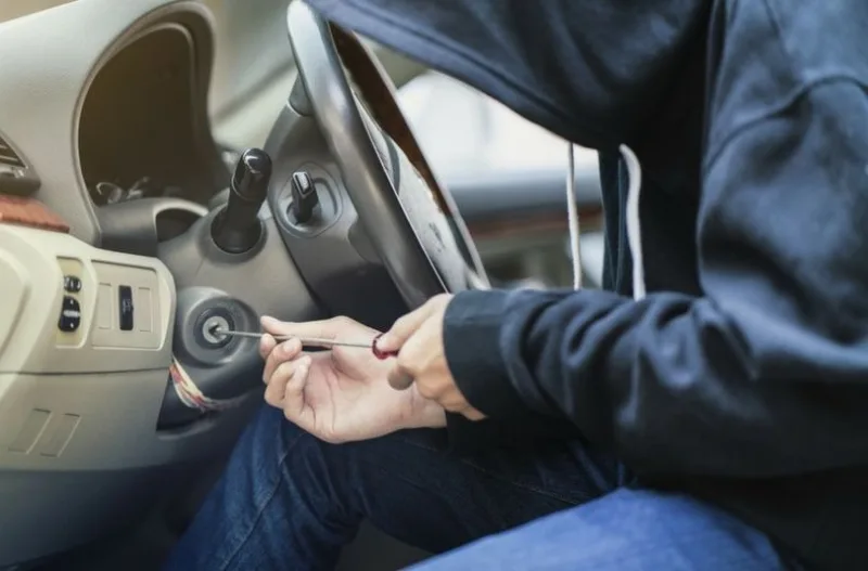 lopovi auto