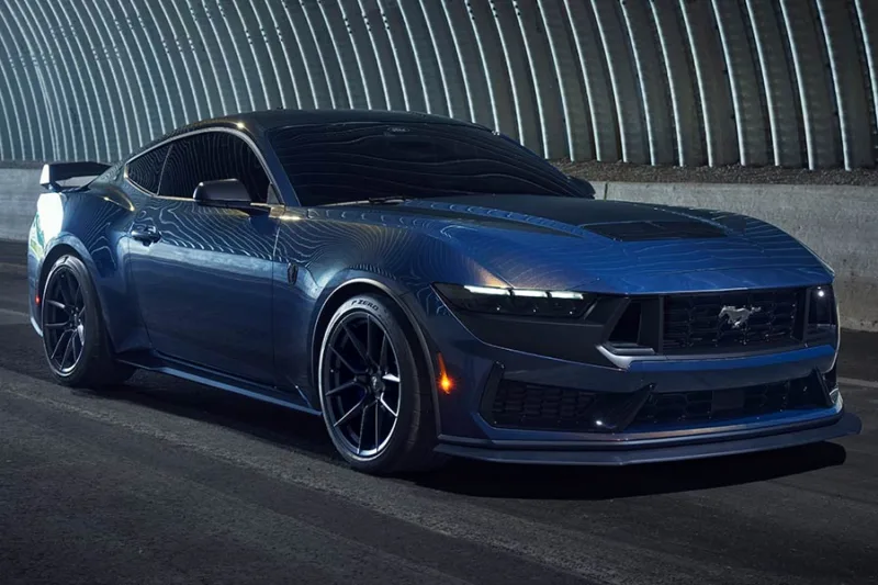 900x600-Mustang-Dark-Horse-07