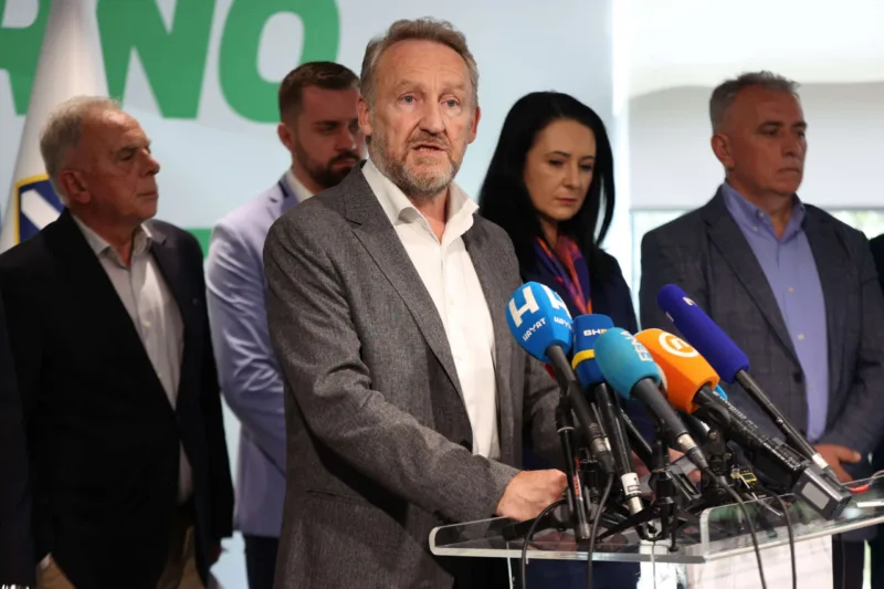 bakir izetbegovic fena press1