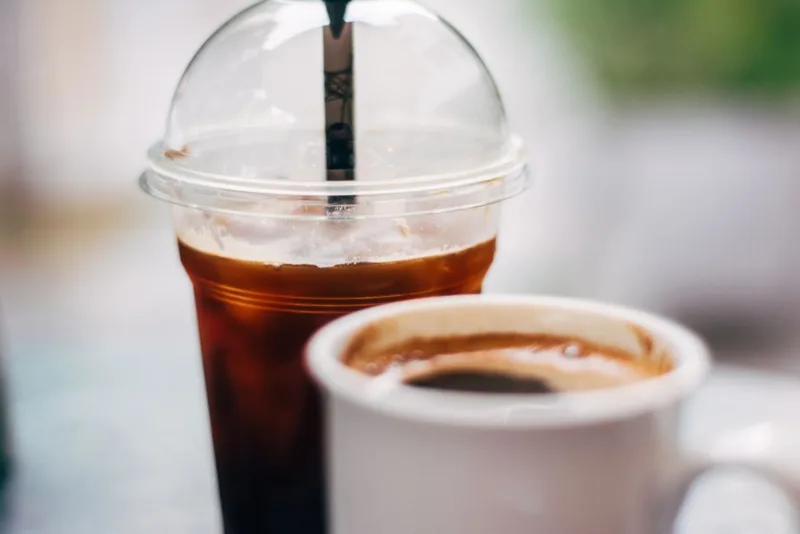 vruća i hladna kafa