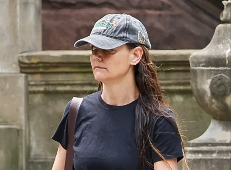 katie holmes 2.jpg