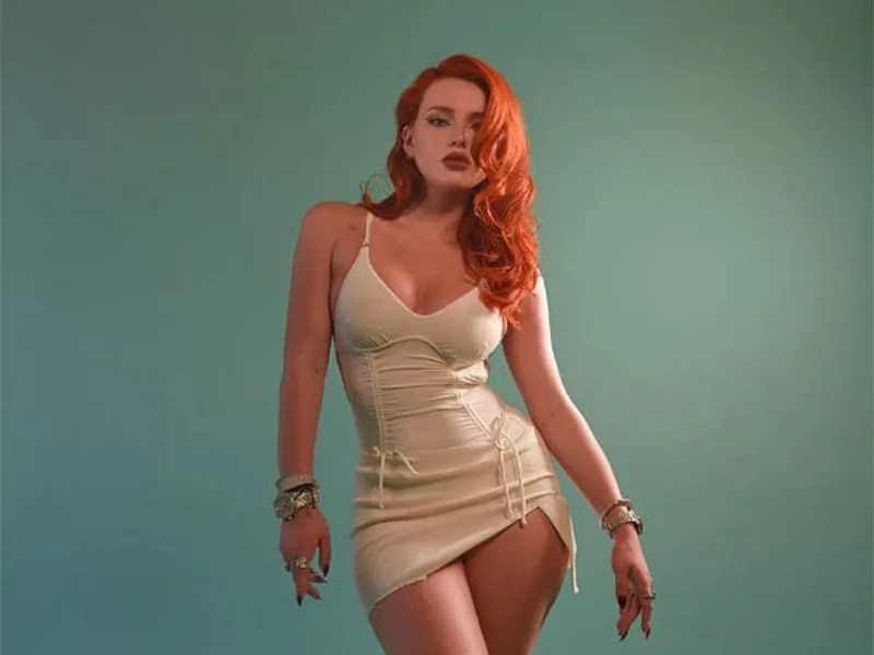 BELLA THORNE 3