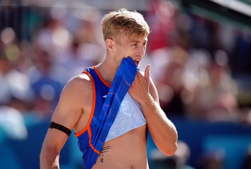 Steven van de Velde1