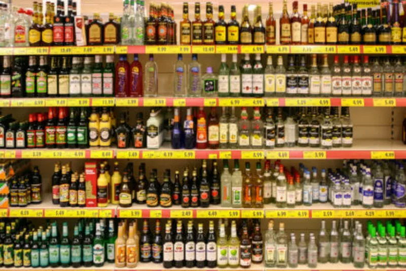 alkohol-u-trgovini-scaled-427x285