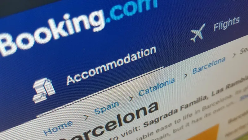 190919125945-booking-com-screen