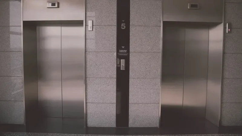 Lift_dizalo_elevator_Foto Pixabay-638f0ab1174ec_944px