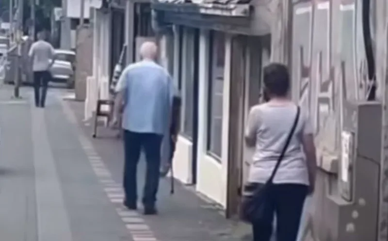 muškarac s puškom