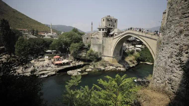 AA-20240721-35195284-35195283-SAFET_ORUCEVIC_O_GODISNJICI_OBNOVE_ZELJELI_SMO_DA_STARI_MOST_PONOVO_IZGRADE_BOSNJACI_SRBI_I_HRVATI