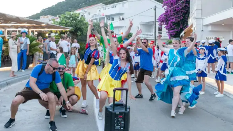 mažoretkinje neum