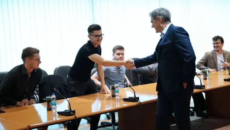 zvizdic parlamentarci