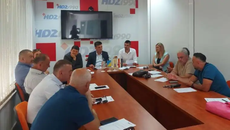 HDZ 1990