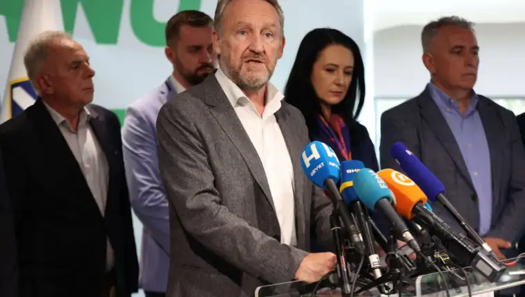 bakir izetbegovic fena press1