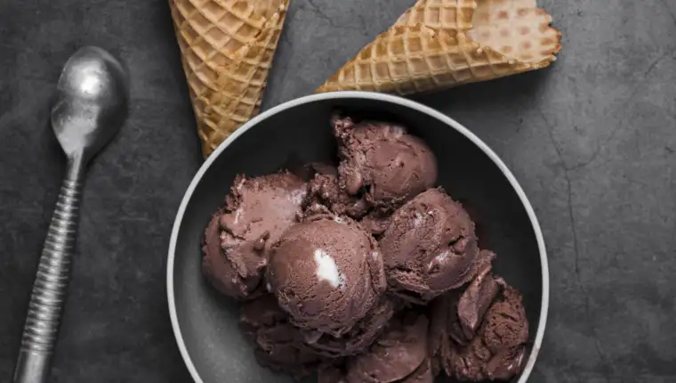 top-view-plate-with-chocolate-ice-cream-scoops-cones-beside