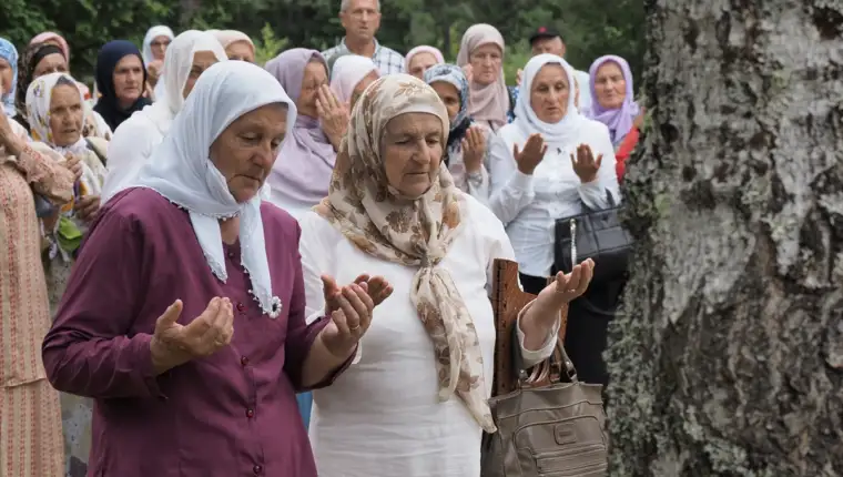 AA-20240717-35165639-35165616-U_TRNOVU_OBILJEZENA_GODISNJICA_STRELJANJA_SESTORICE_MLADIH_SREBRENICANA_TO_SU_URADILI_MONSTRUMI_BEZ_SRCA_I_DUSE