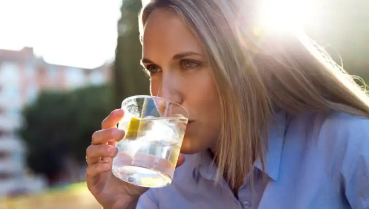 Beautiful young woman drinking soda in a restaurant terrace.