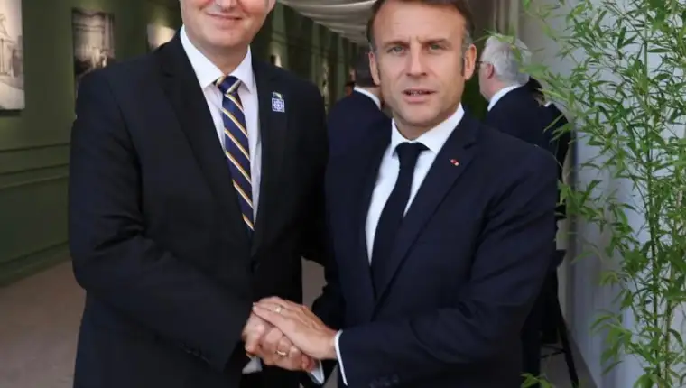 Becirovic-Macron (002)