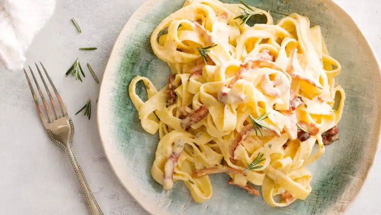 creamy-fettuccine-carbonara-105940-1