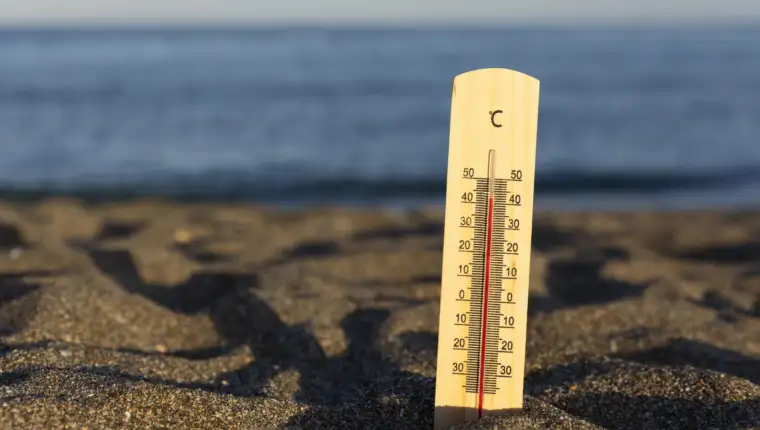 close-up-thermometer-showing-high-temperature