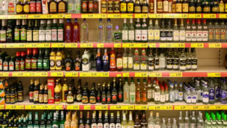 alkohol-u-trgovini-scaled-427x285