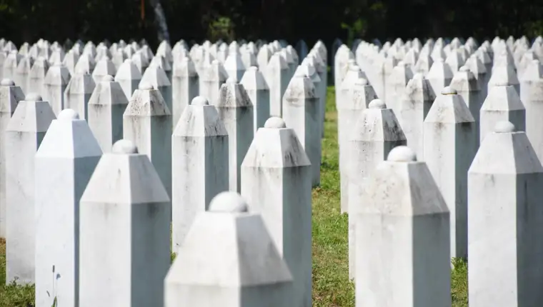 AA-20240711-35117734-35117730-TISINA_U_POTOCARIMA_NISANI_OSTAJU_KAO_TRAJNI_SVJEDOK_GENOCIDA_U_SREBRENICI