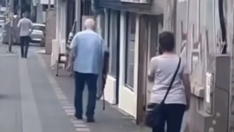muškarac s puškom