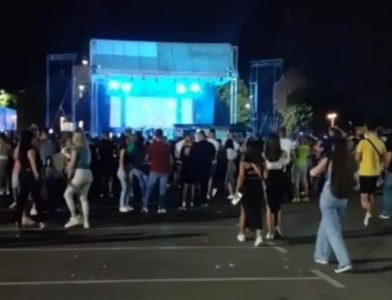 prekinut-koncert-darka-lazica