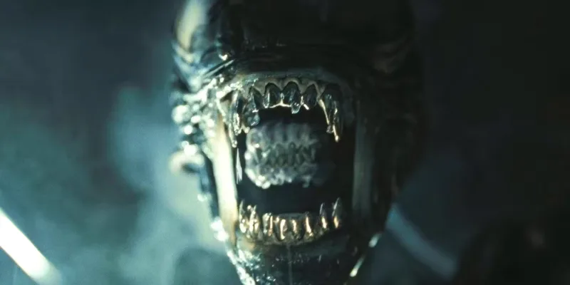 alien-romulus-xenomorph-attacking