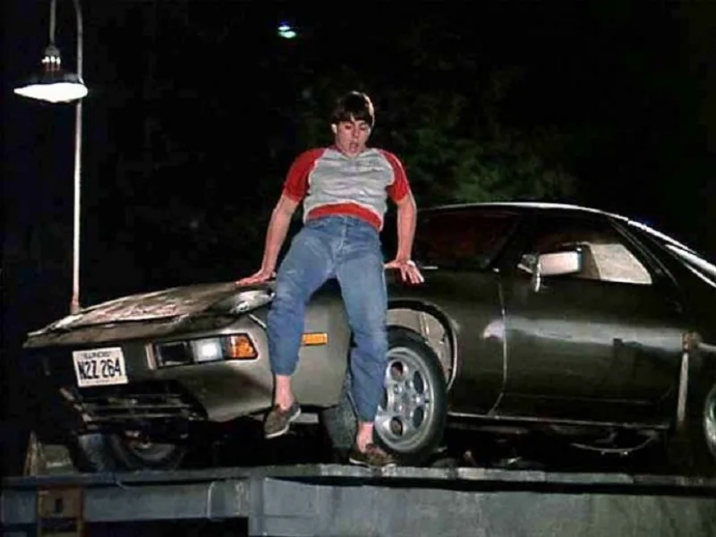 PORSCHE 928