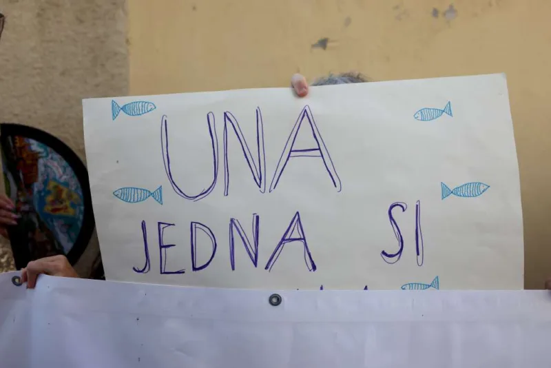 una