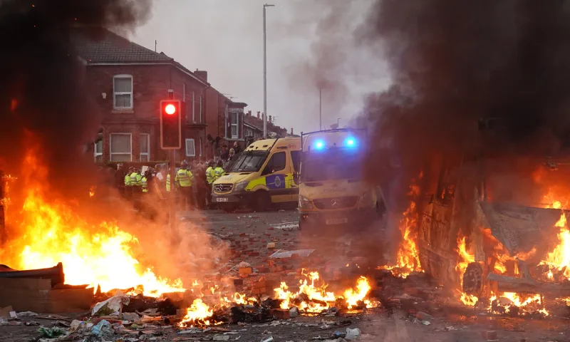 UK-Faces-Worst-Riots-in-13-Years-as-Far-Right-Tensions-Soar