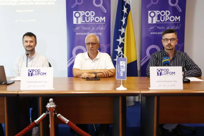 pod lupom