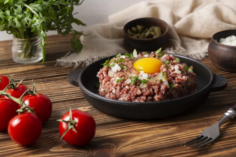beef-steak-tartar-still-life