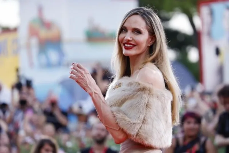 angelina jolie 2