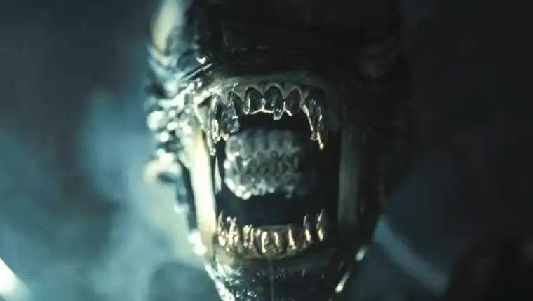 alien-romulus-xenomorph-attacking