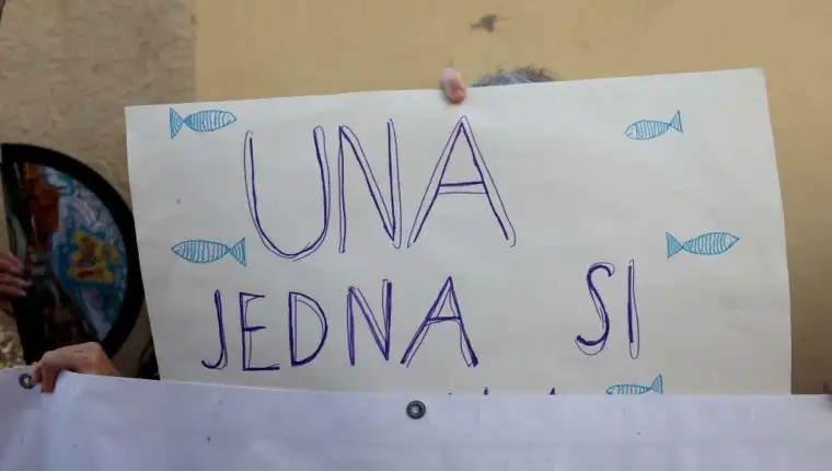 una