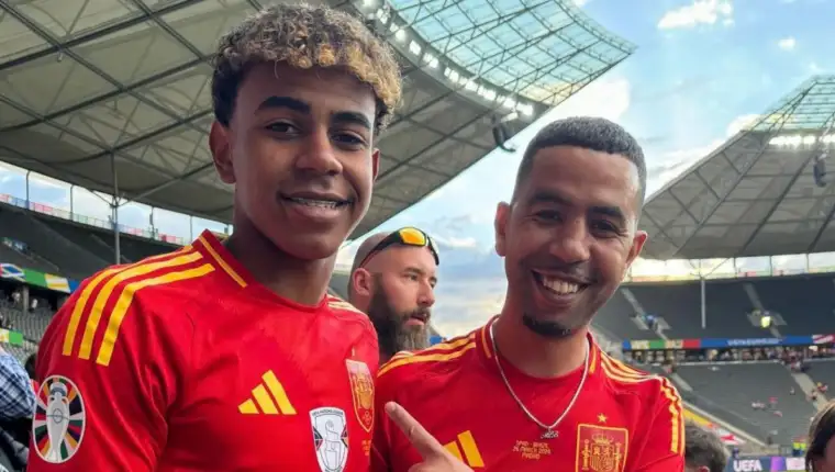 Lamine-Yamal-With-His-Father