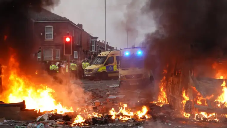 UK-Faces-Worst-Riots-in-13-Years-as-Far-Right-Tensions-Soar