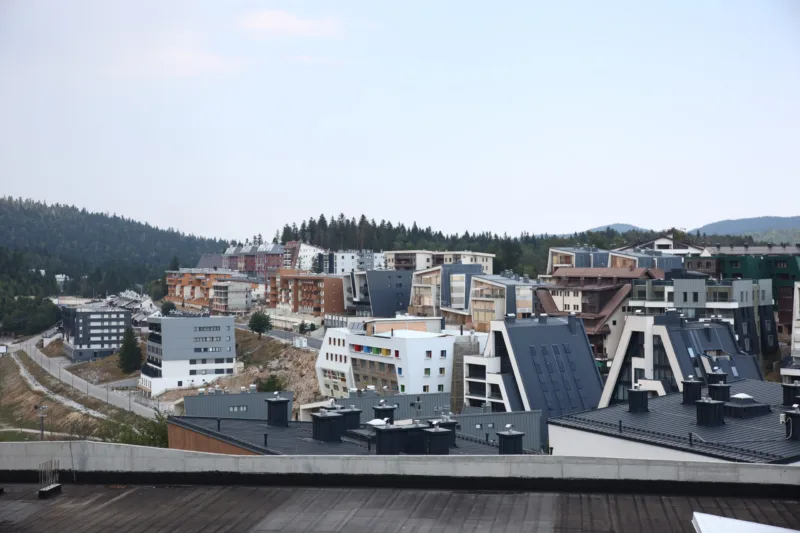 bjelasnica sve vise objekata manje planine