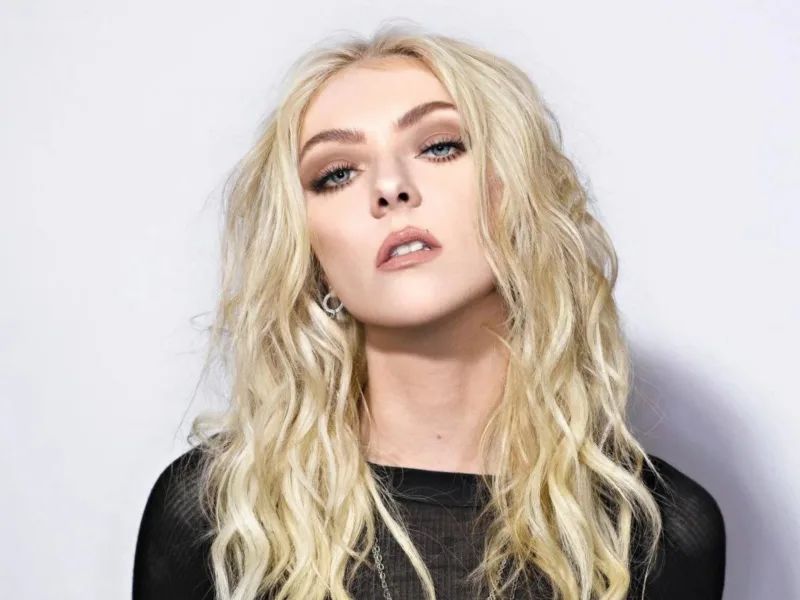 taylor momsen 3