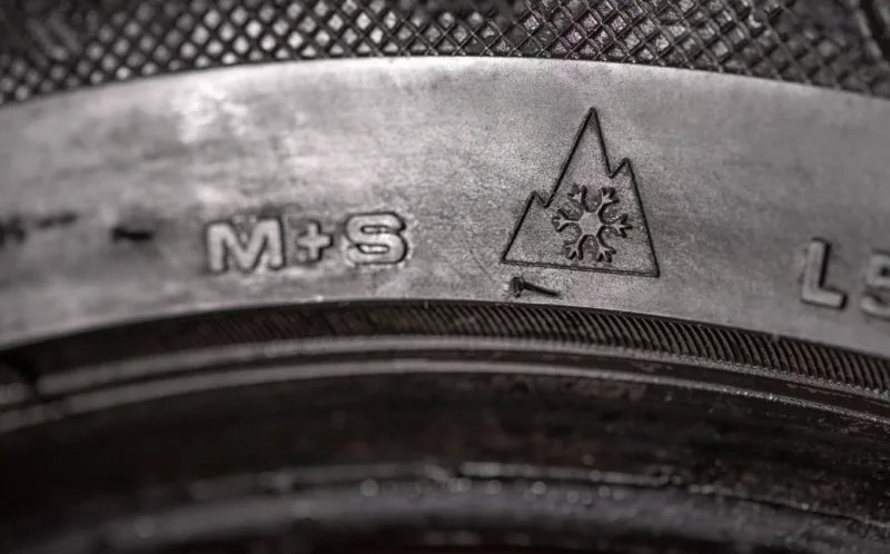uniroyal-m-s-tyre-marking