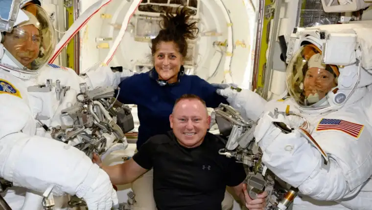 astronauti zaglavneljni starlink