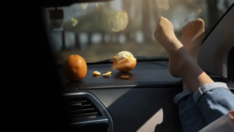 noge na tabli auto freepik